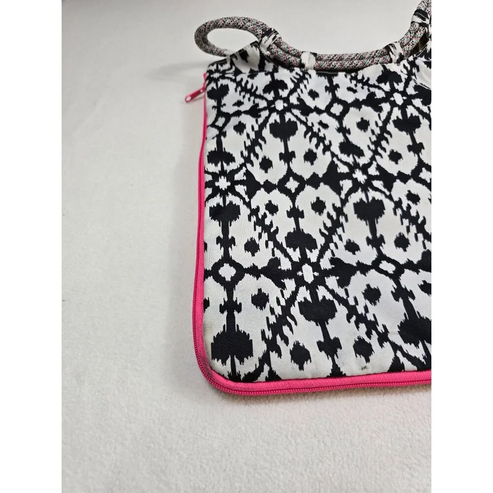 Kavu Rope Market Bag With Black & White Ikat Pattern Pink Trim - Picture 7 of 8